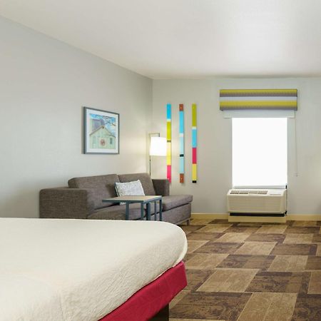 Hampton Inn Garden City Exterior photo